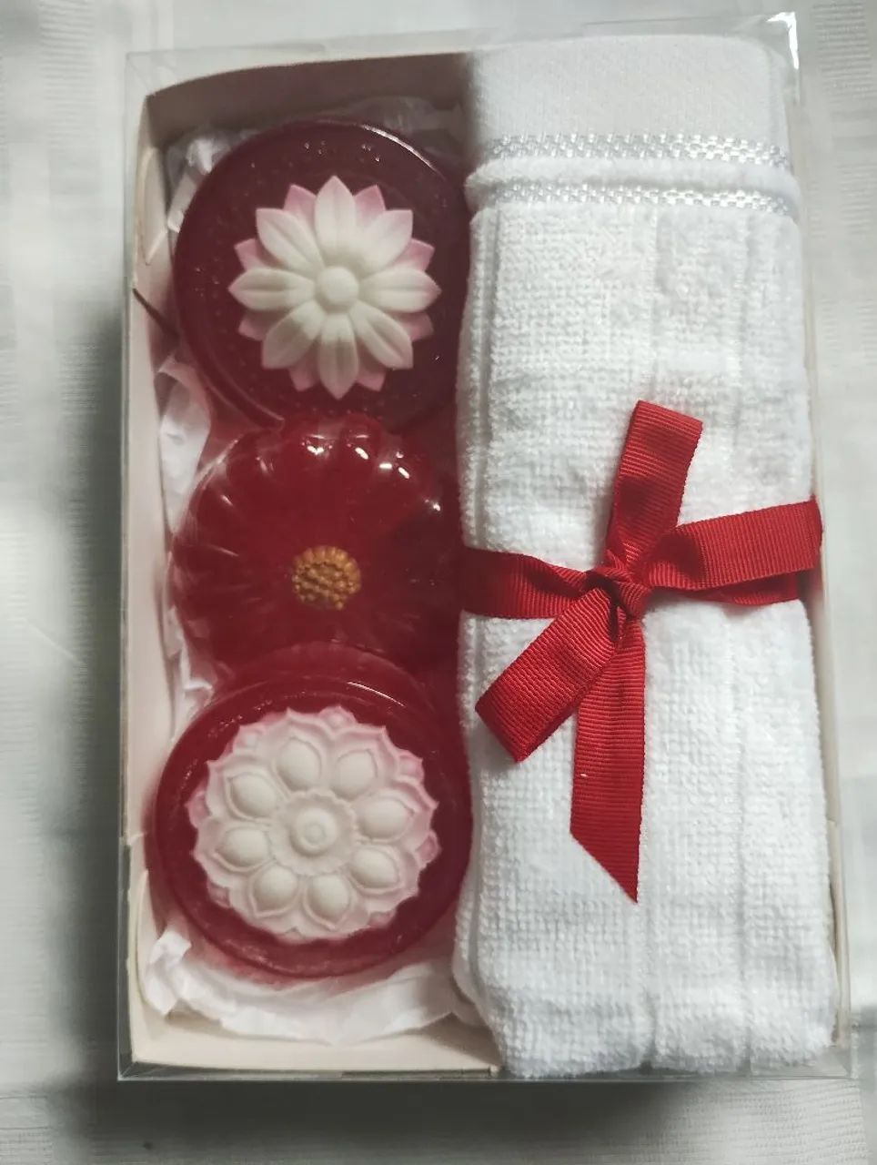 Kit presente três sabonetes glicerinado perfumado morango  - Foto 4