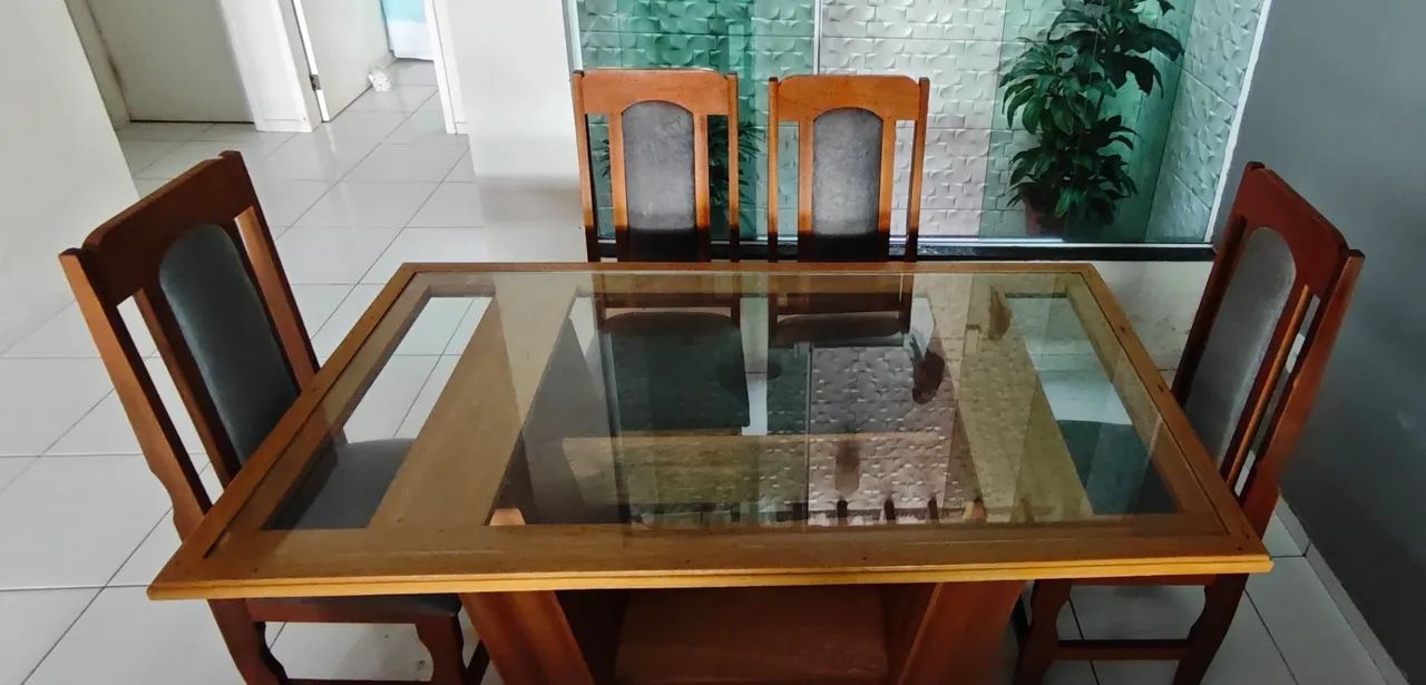 Mesa de Madeira 1,60 por 0,90, com 6 cadairas - Foto 4