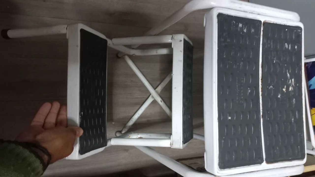 Escada de ferro pequena.  - Foto 3