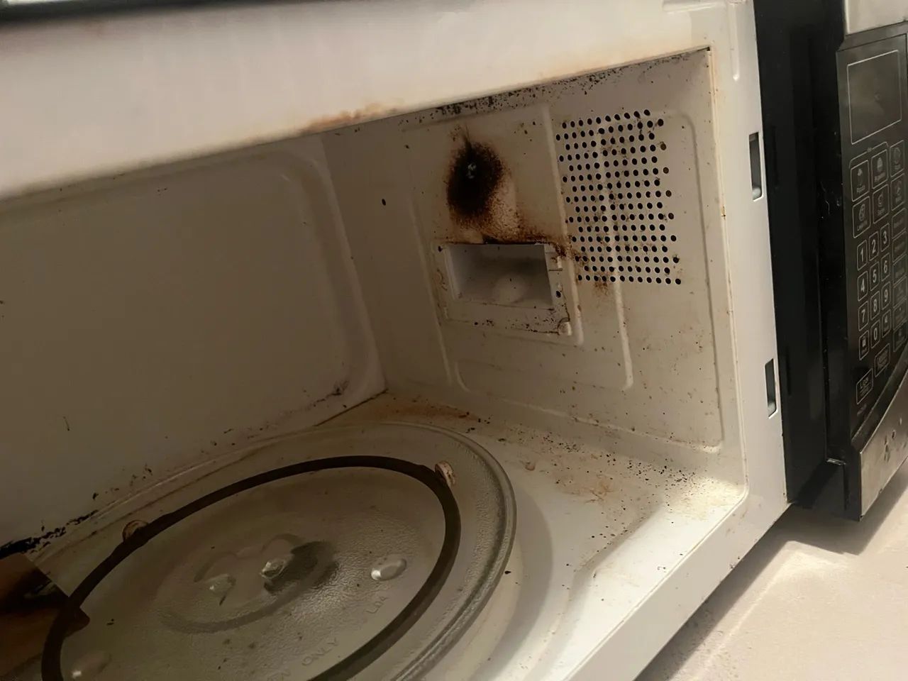 Micro ondas 20l Philco com defeito  - Foto 2