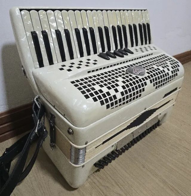 Acordeon Excelsior 120 baixos - Terça de voz - Foto 3