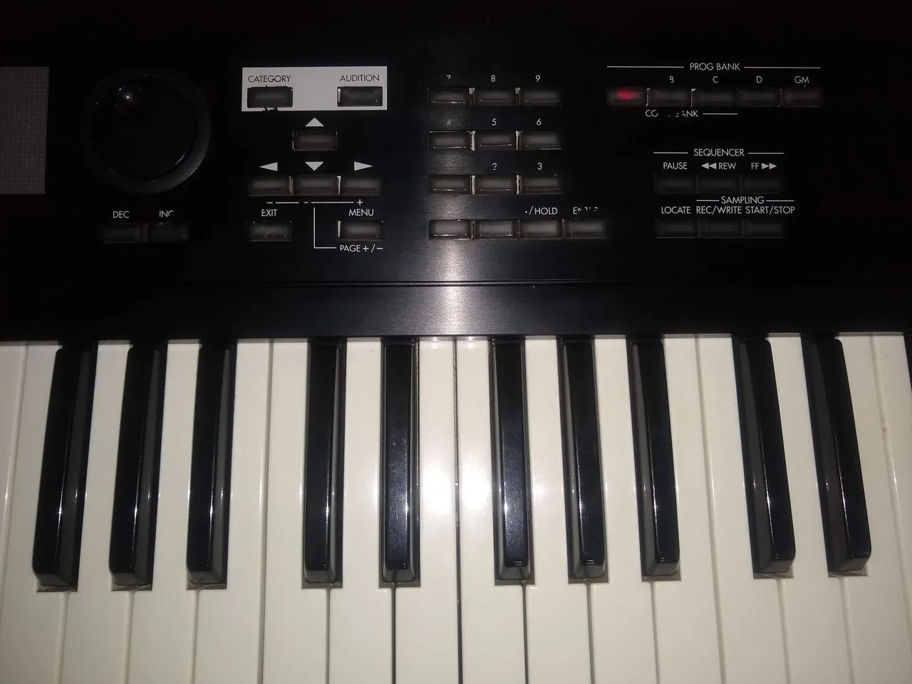 Teclado Korg Tr 76 - Foto 2