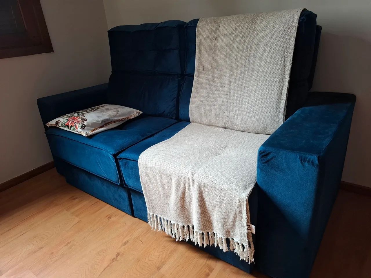 Sofá chaise azul escuro 