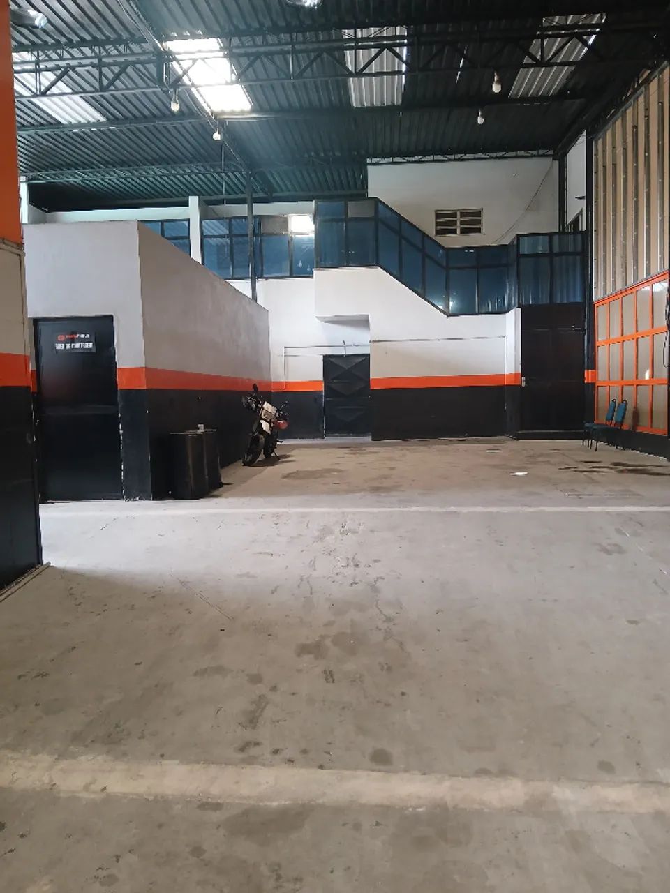 GALPÃO / IMÓVEL COMERCIAL COM SALAS 700 M2 - AO LADO DO BANGU SHOPPING - Foto 4