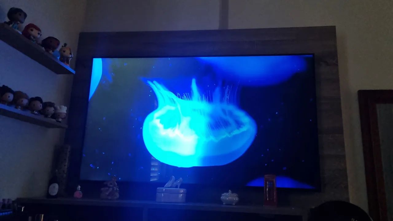 Tv Samsung smart 55 polegadas com controle e manual.Há uma pequena diferença na cor.  - Foto 2