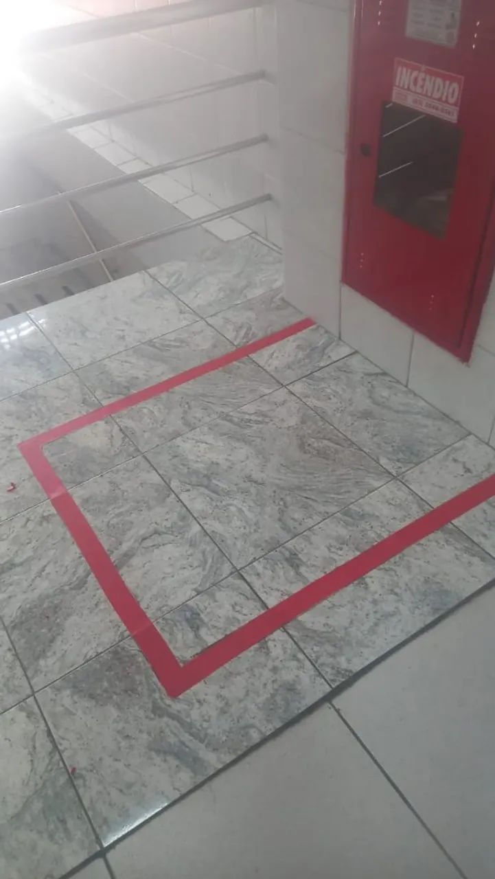 Serviço de instalação de fitas antiderrapantes e demarcação.  - Foto 5