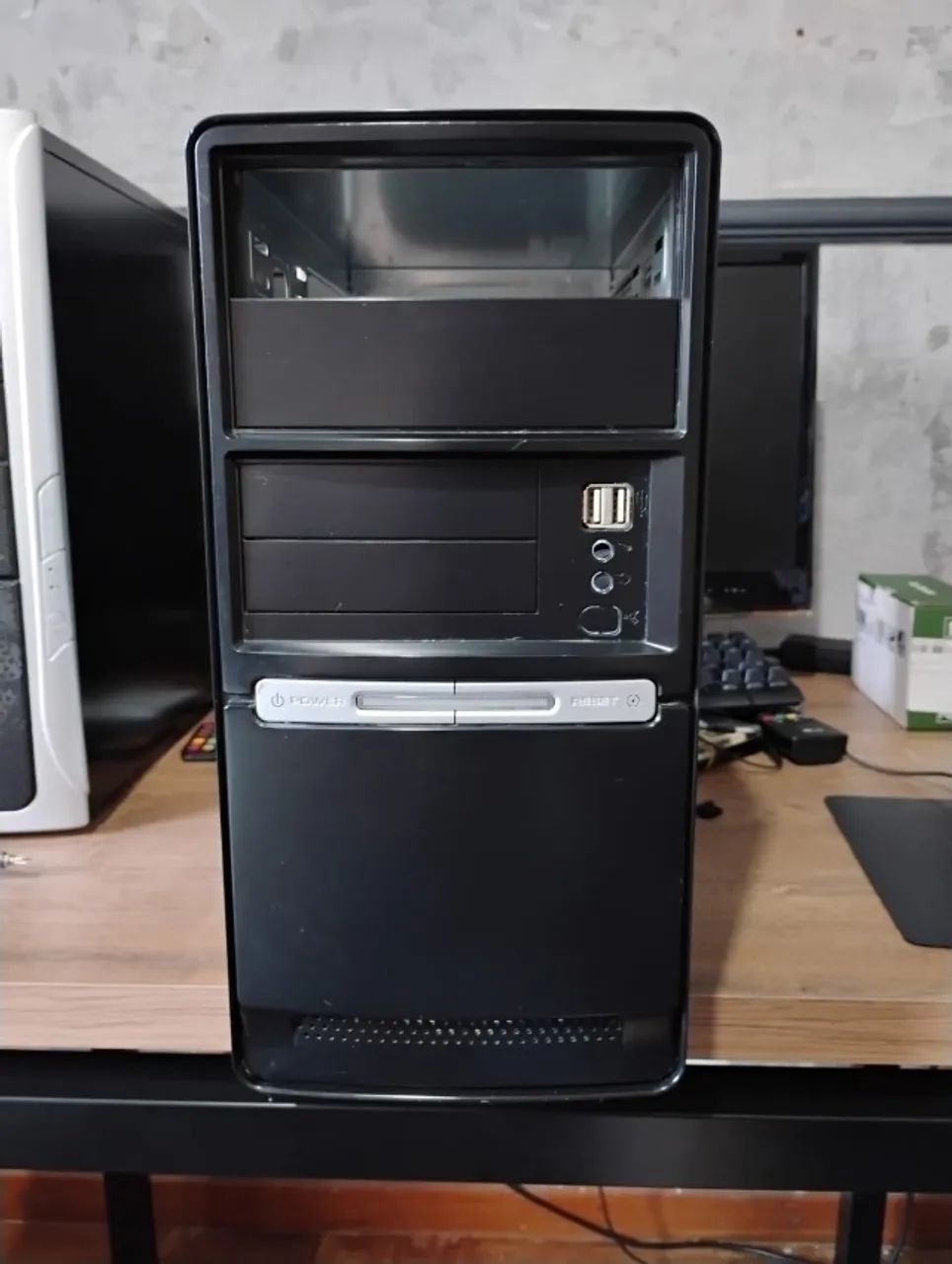 Gabinete Mid-tower retrô