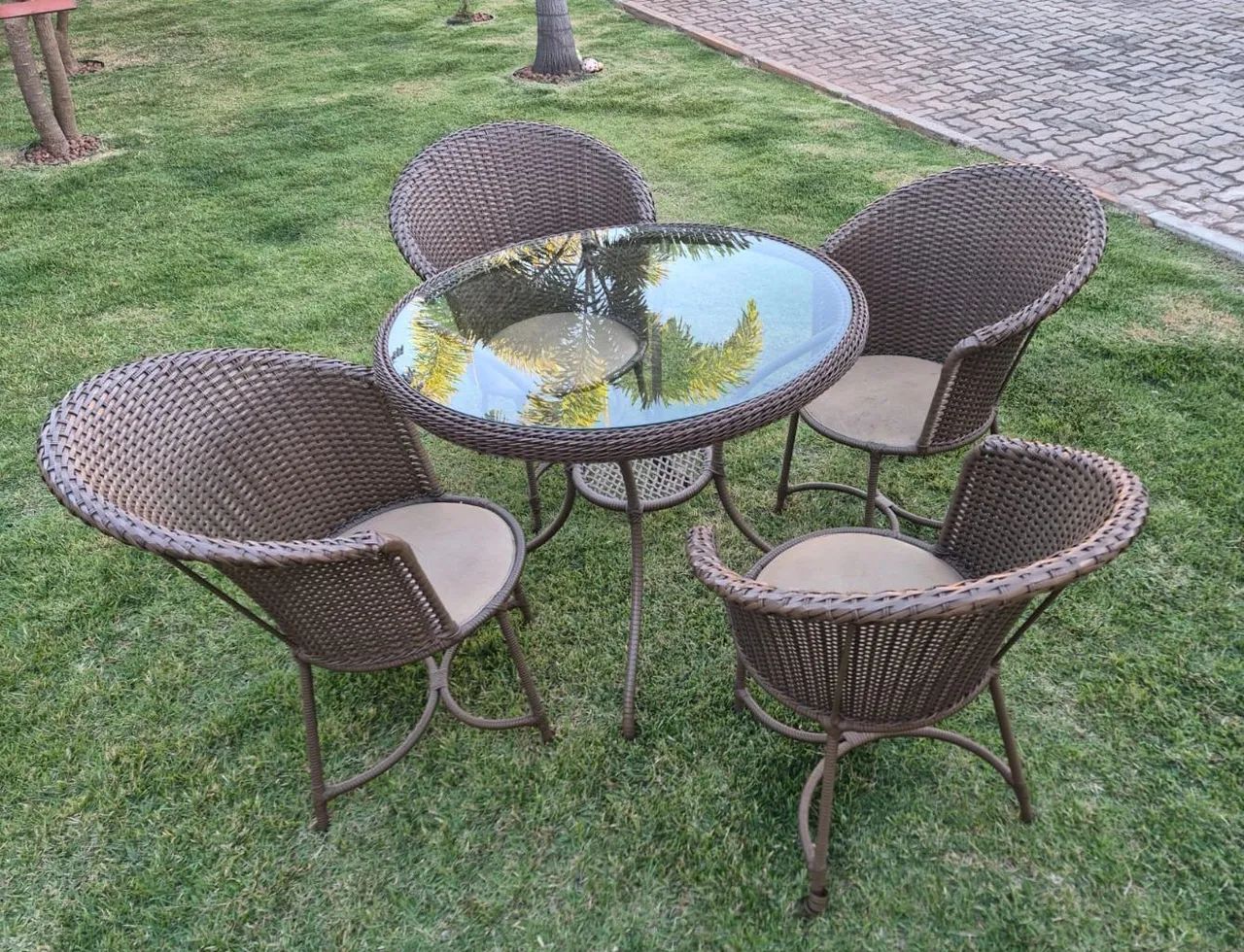 Conjunto Mesa e Cadeiras Acolchoadas  - Foto 3