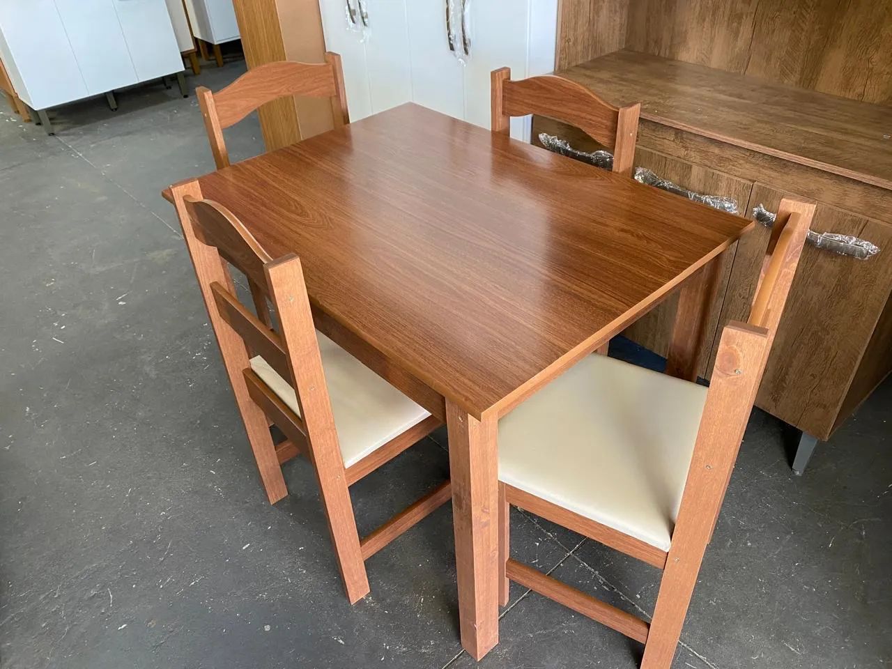 Mesa com 4 cadeiras - entregamos hoje 