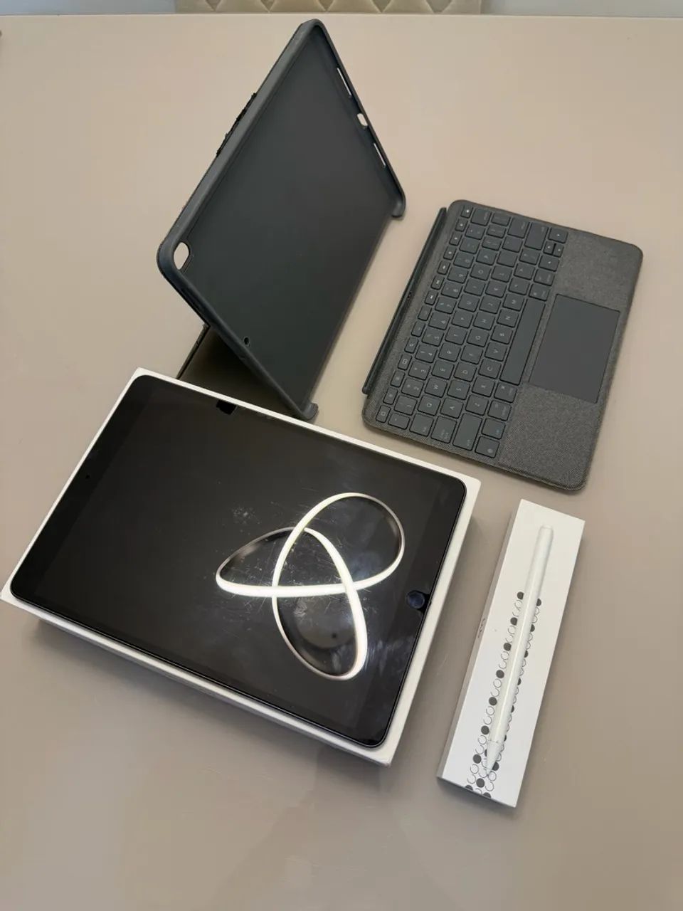 iPad Air (3ª Geração) 256 GB + Capa Logitech + Pencil