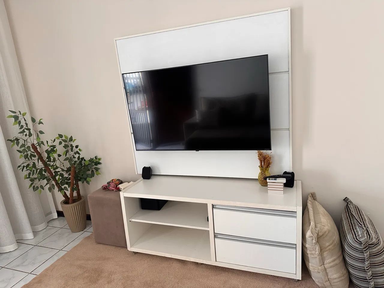 Painel de TV + Rack branco