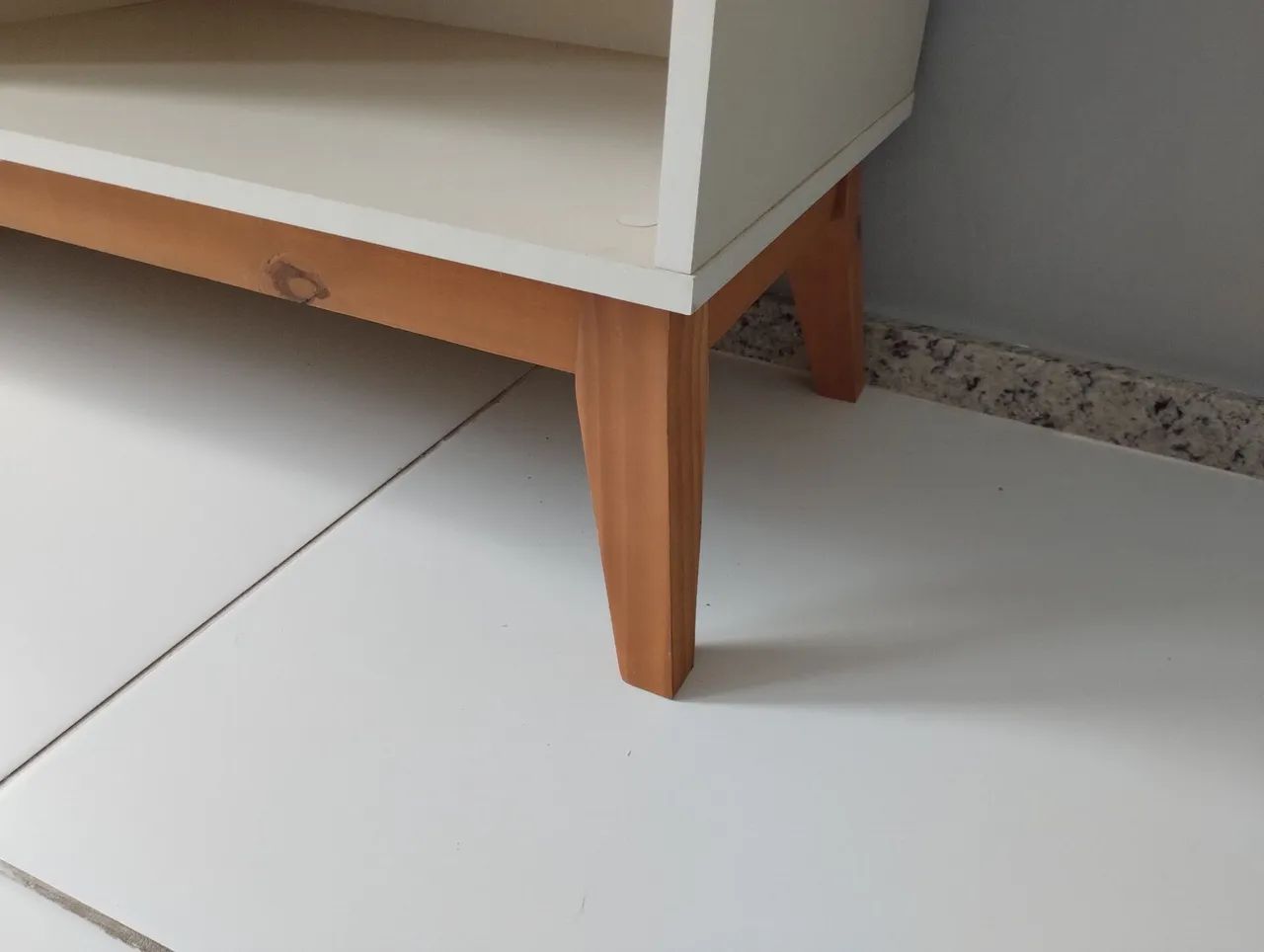 Rack moderno EDN EMem MDF/MDP com Pés de Madeira Maciça Oportunidade! - Foto 3