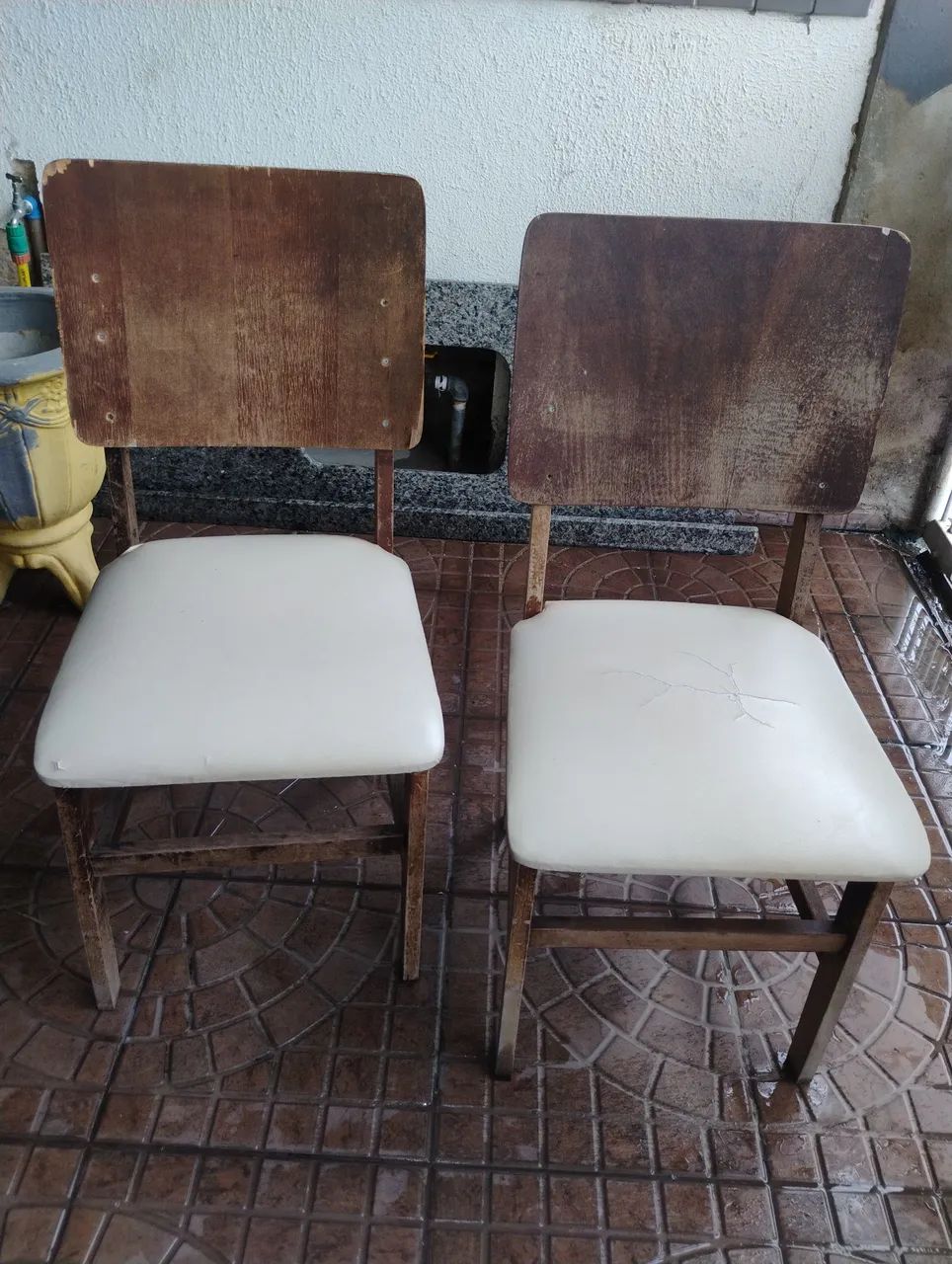 Cadeira de imbuia 100 só hoje