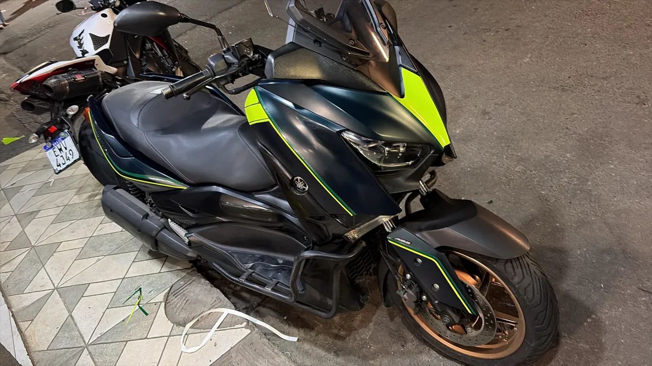 X Max 2023 - Foto 2