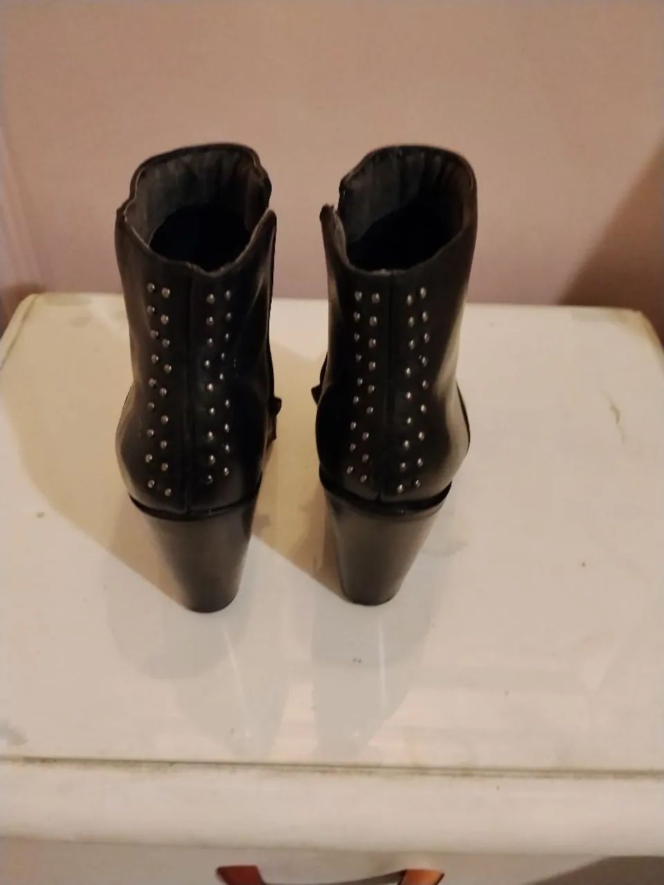 Bota de couro  marca Constance - Foto 3