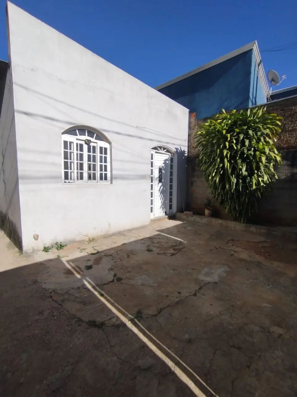 Casa locação 2 dormitórios com garagem e edícula