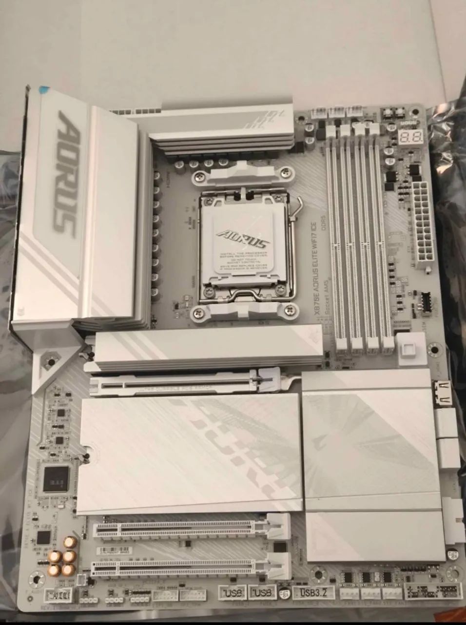 Placa mãe x870e WHITE zera pra sair hoje  - Foto 3