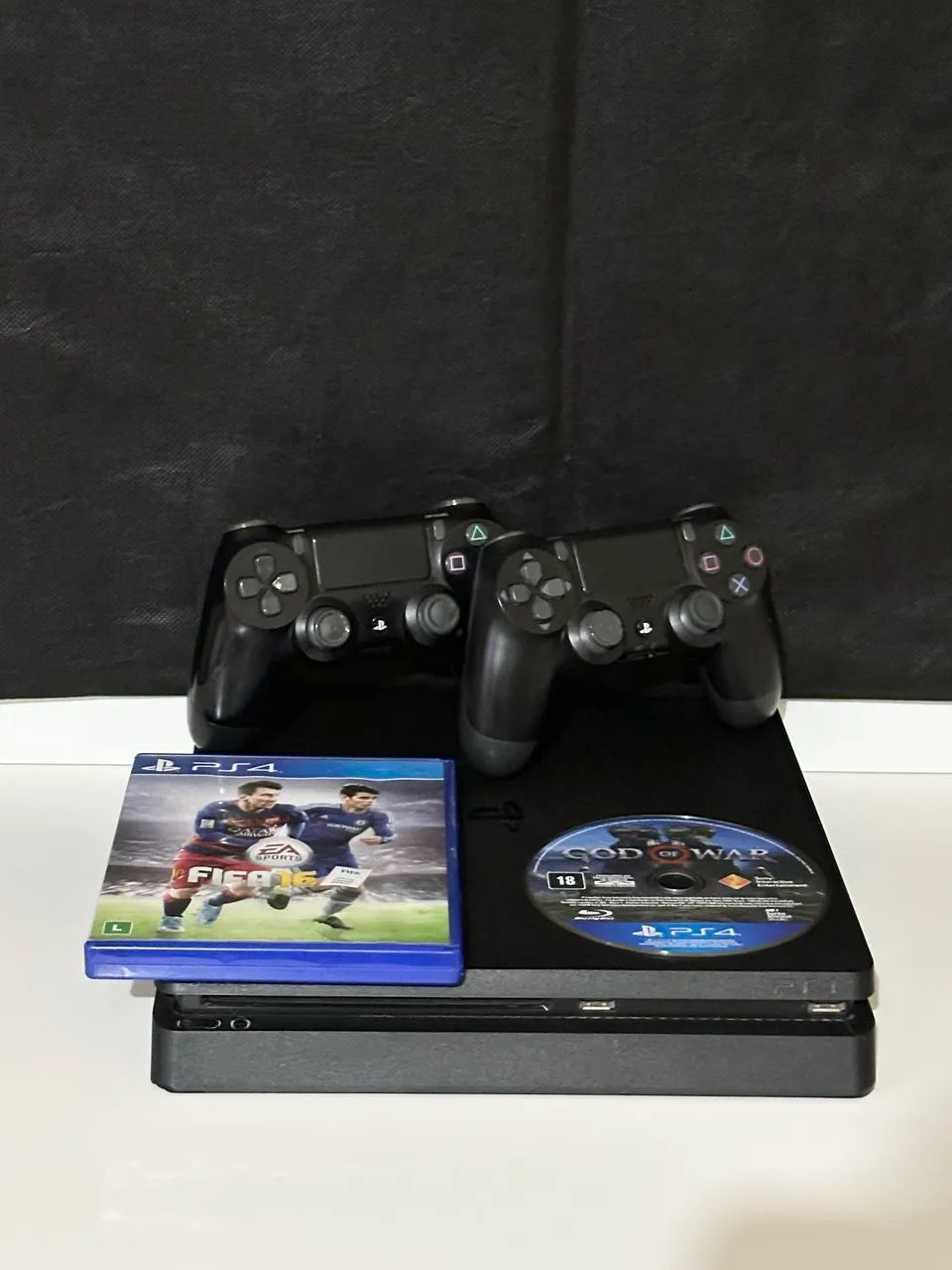 PlayStation 4 slim com 2 controles e jogos - Foto 2