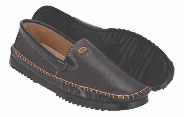 sapato sola de couro ou borracha