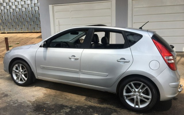 VENDO HYUNDAI I30 · CARRO COMPLETO EM PERFEITO ESTADO.