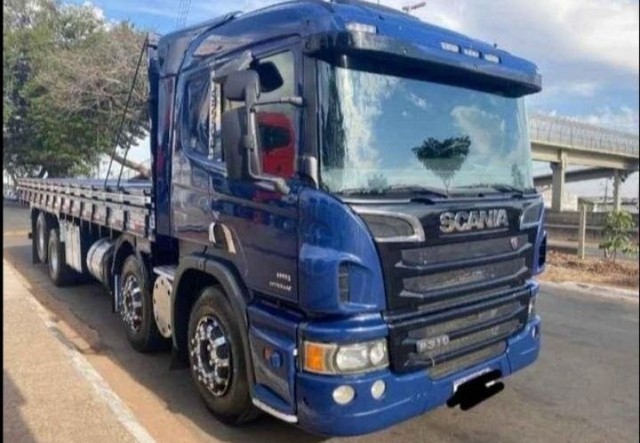 CAMINHÃO P310 8×2