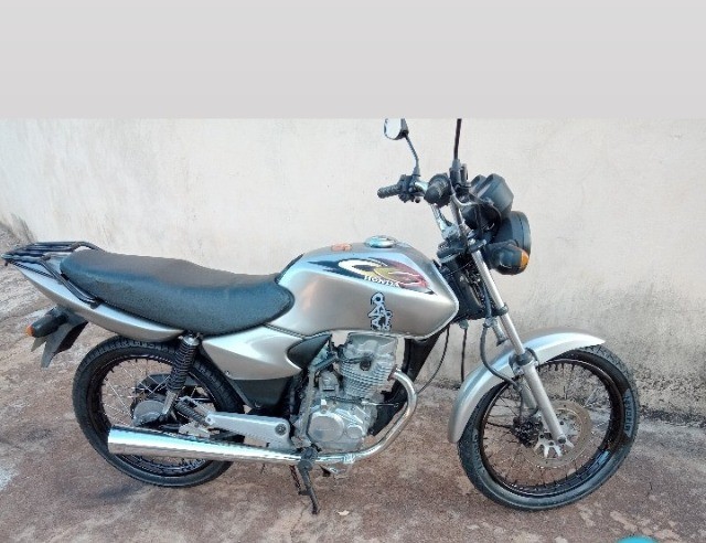 TITAN COMPLETA MUITO CONSERVADA