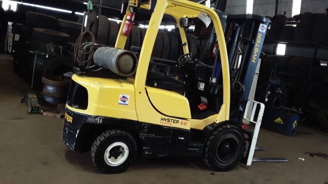 Empilhadeira Hyster H60FT triplex deslocador 2016