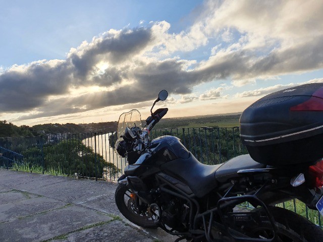 TRIUMPH TIGER 800