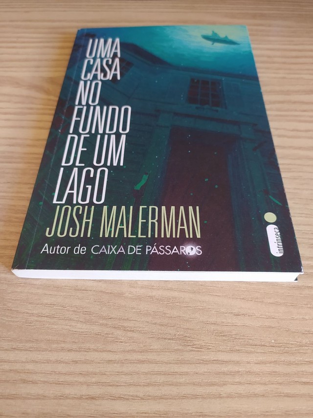 Uma casa no fundo de um lago - Josh Malerman - Foto 2