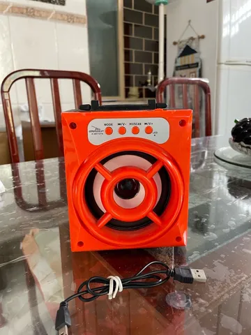 Vendo caixa pequena de som.
