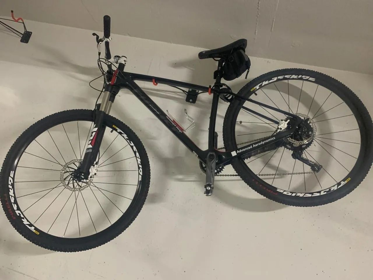 Bicicleta mountauin bike aro 29 quadro de carbono Thrust