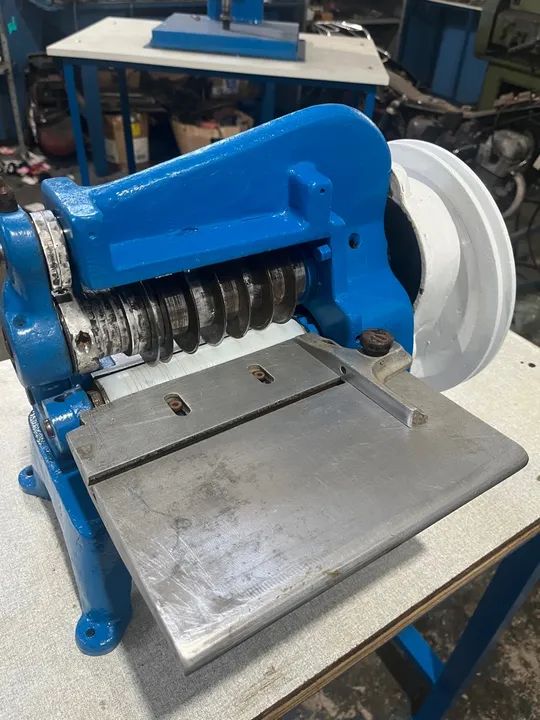 Maquina de cortar tiras  e cintos