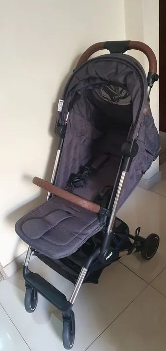 Carrinho de Bebê -  Prático e Confortável