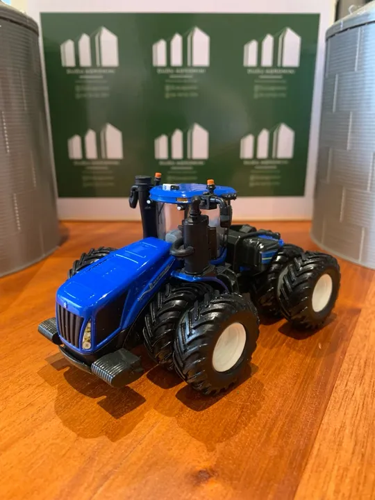Miniatura trator New Holland T9 700 1/64