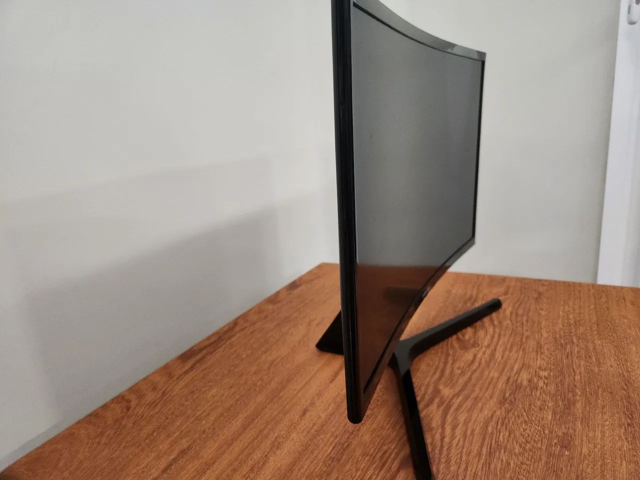 Monitor Gamer Samsung Odyssey 23.5' LED Curvo, 144 Hz, Full HD - Foto 2