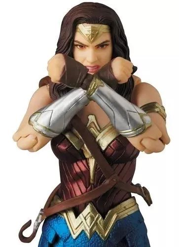 Wonder Woman Mulher Maravilha Batman vs Superman Mafex 1/12 original - Foto 2