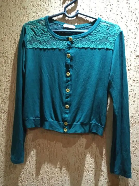 Casaquinho verde com renda