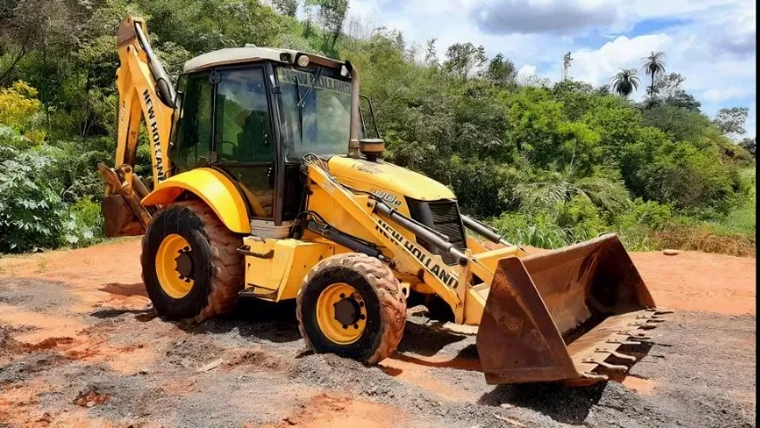 Retroescavadeira New Holland B110B Ano 2014