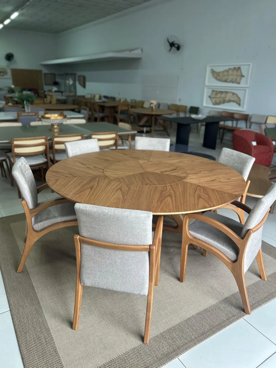 Mesa de Jantar Redonda em Madeira com Cadeiras