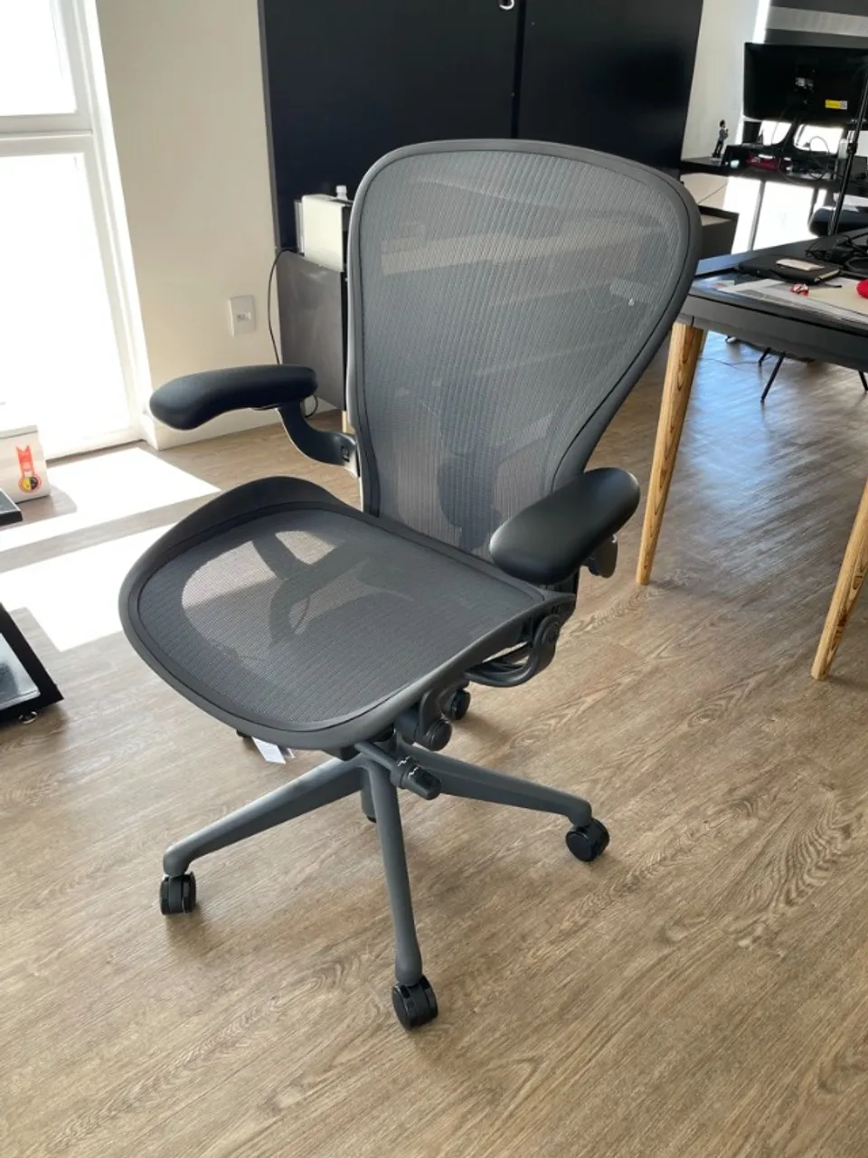 HERMAN MILLER - AERON TIPO C - SEMINOVA 2021 - Garantia até 2033