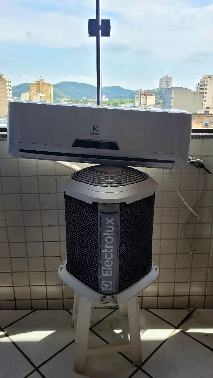 Vendo ar condicionado novíssimo 2 anos uso 220V 9000btu  800,00  Zap 24- *