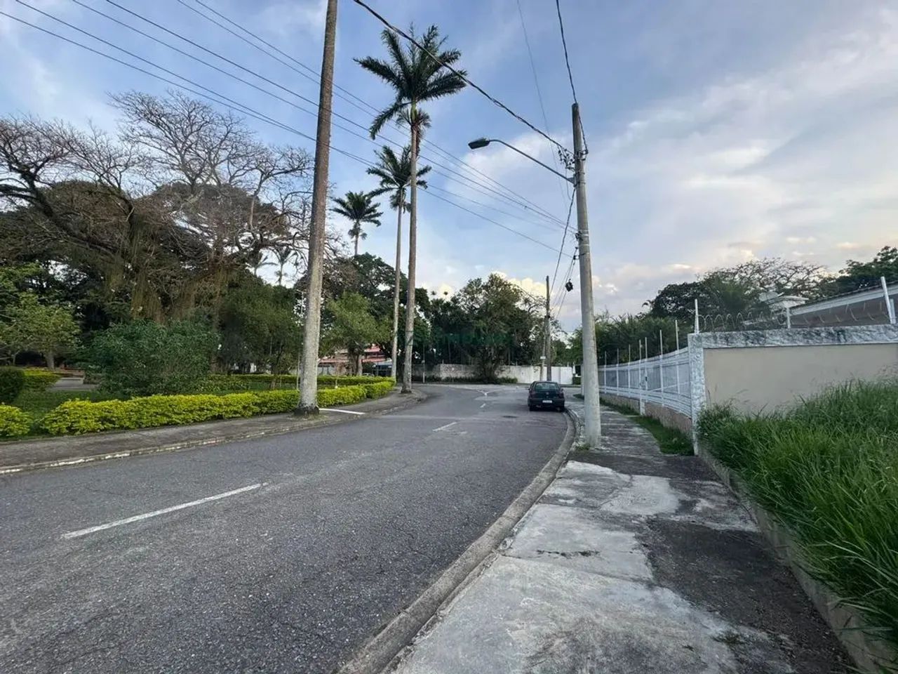Terreno à venda no Esplanada Frente para a Praça Sinésio Martins ...
