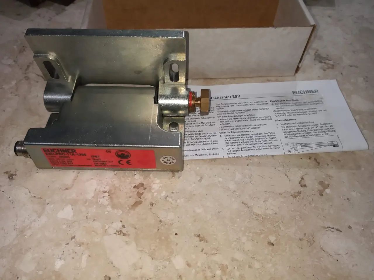 sensor de segurança da marca Euchner, modelo ESH-PRO-11A-1205. - Foto 2