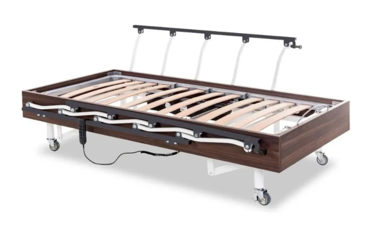 CAMA ARTICULADA HOSPITALAR MAGNUM COM ELEVAÇÃO GRADE BASCULANTE E RODAS - PILATI