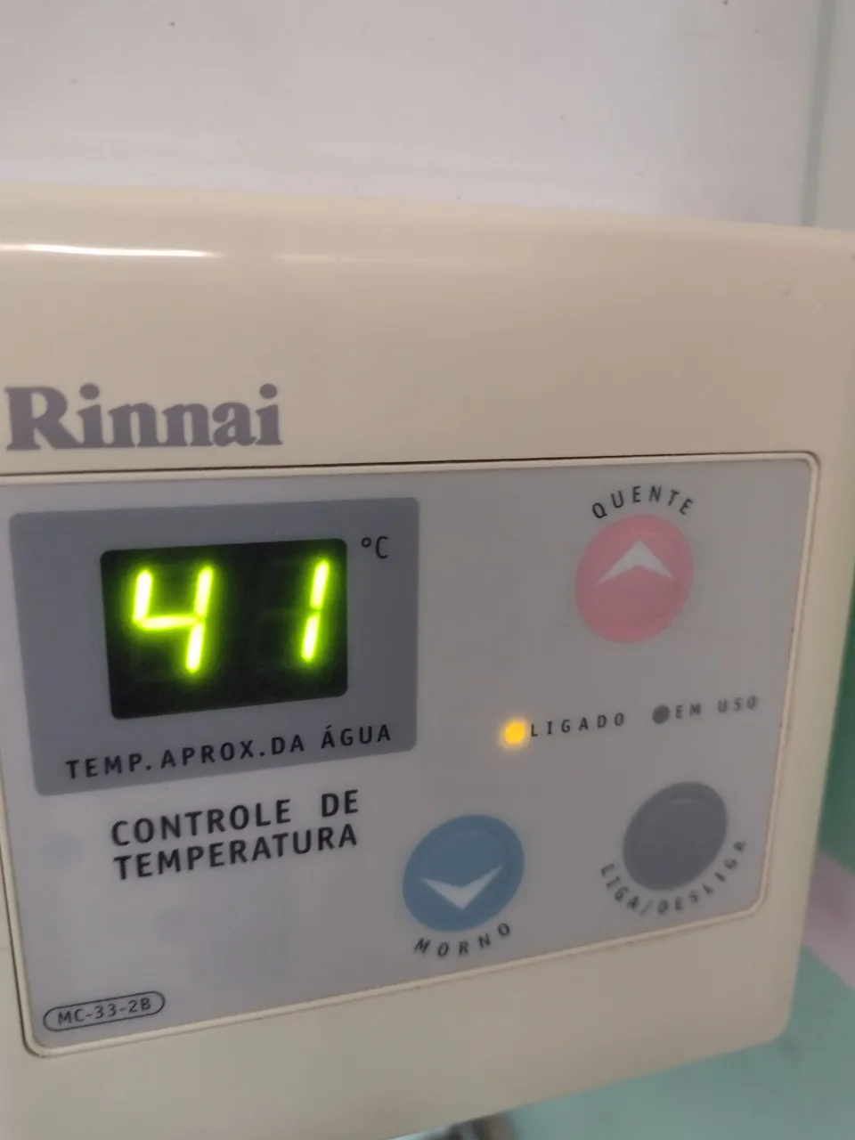 Aquecedor Rinnai com temperatura ajustável