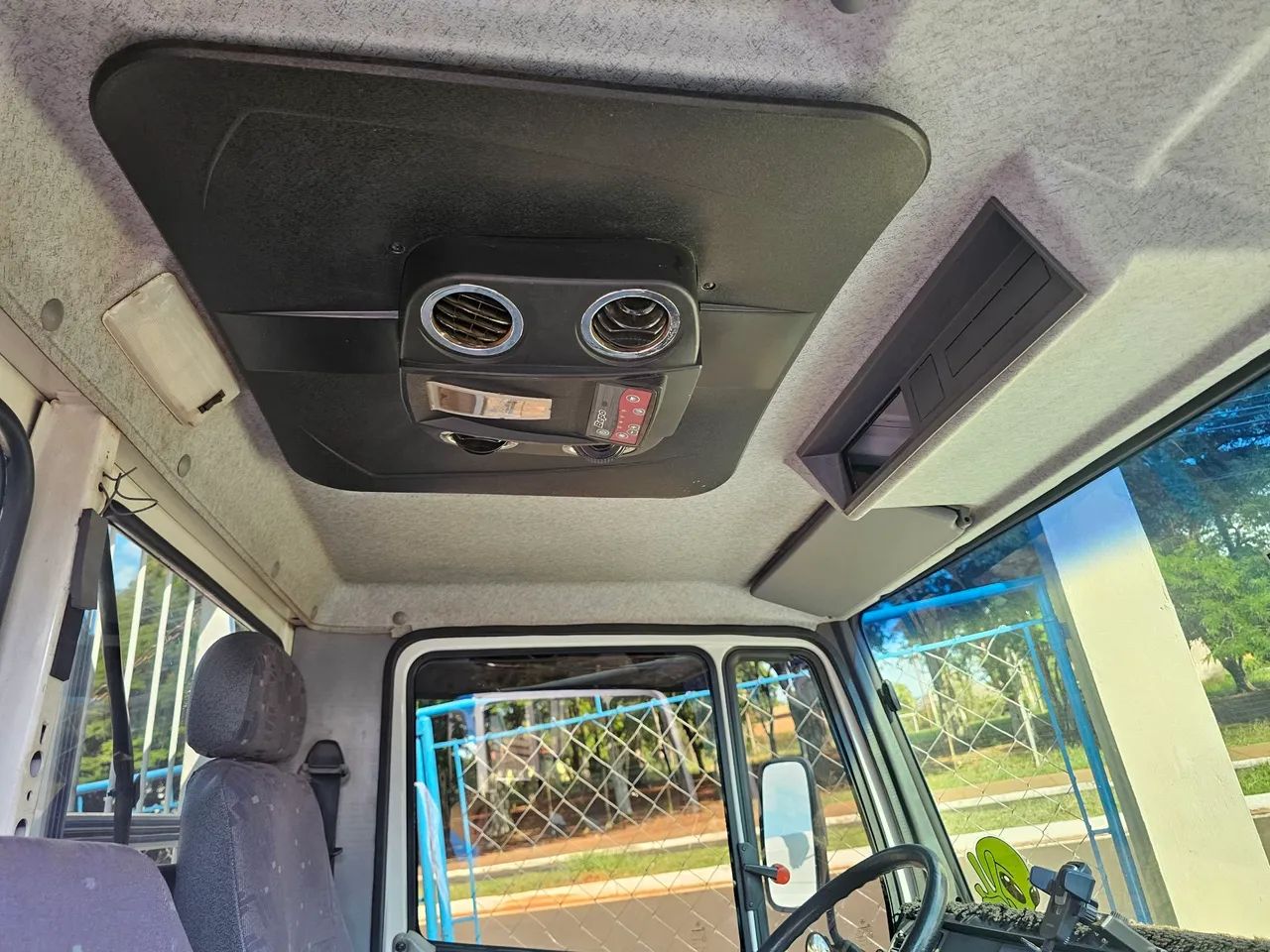 Caminhão Mercedes-Benz 710 Plus - Foto 12