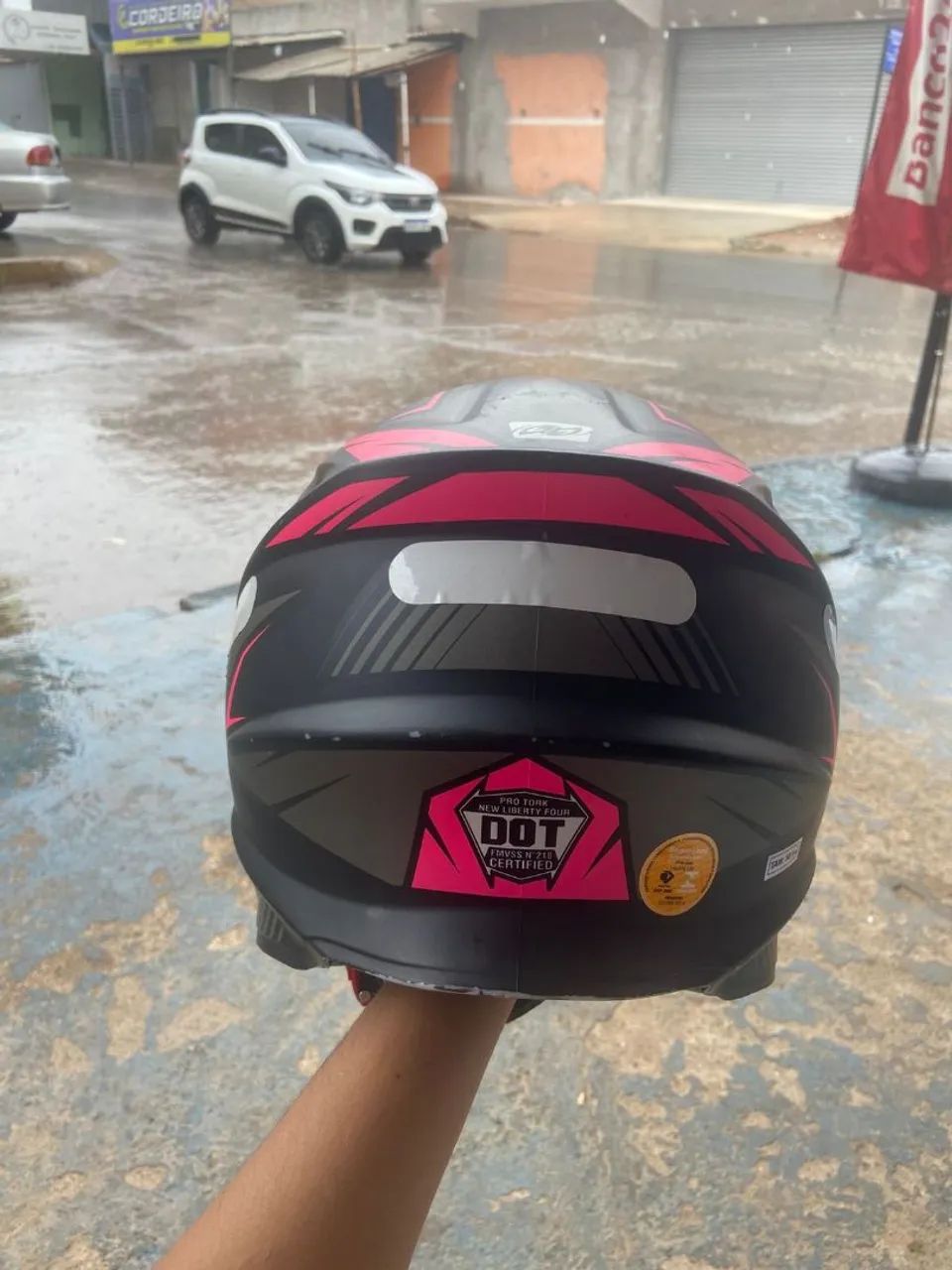 Vendo Urgente Capacete Tork, TAM 58 e o motivo da venda é por ser folgado em mim. - Foto 4