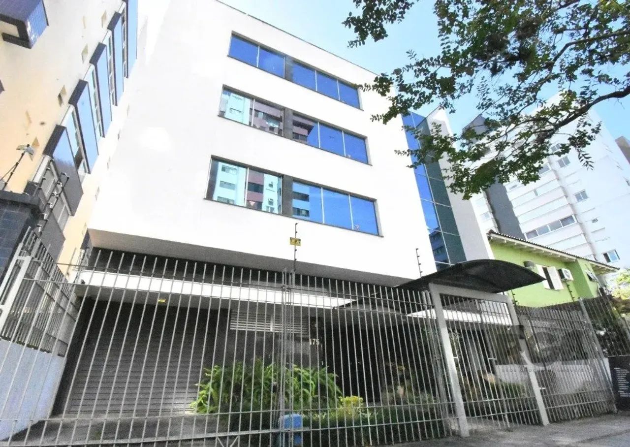 Ponto Comercial à Venda no Menino Deus - 324m² para Investimento Seguro e Lucrativo