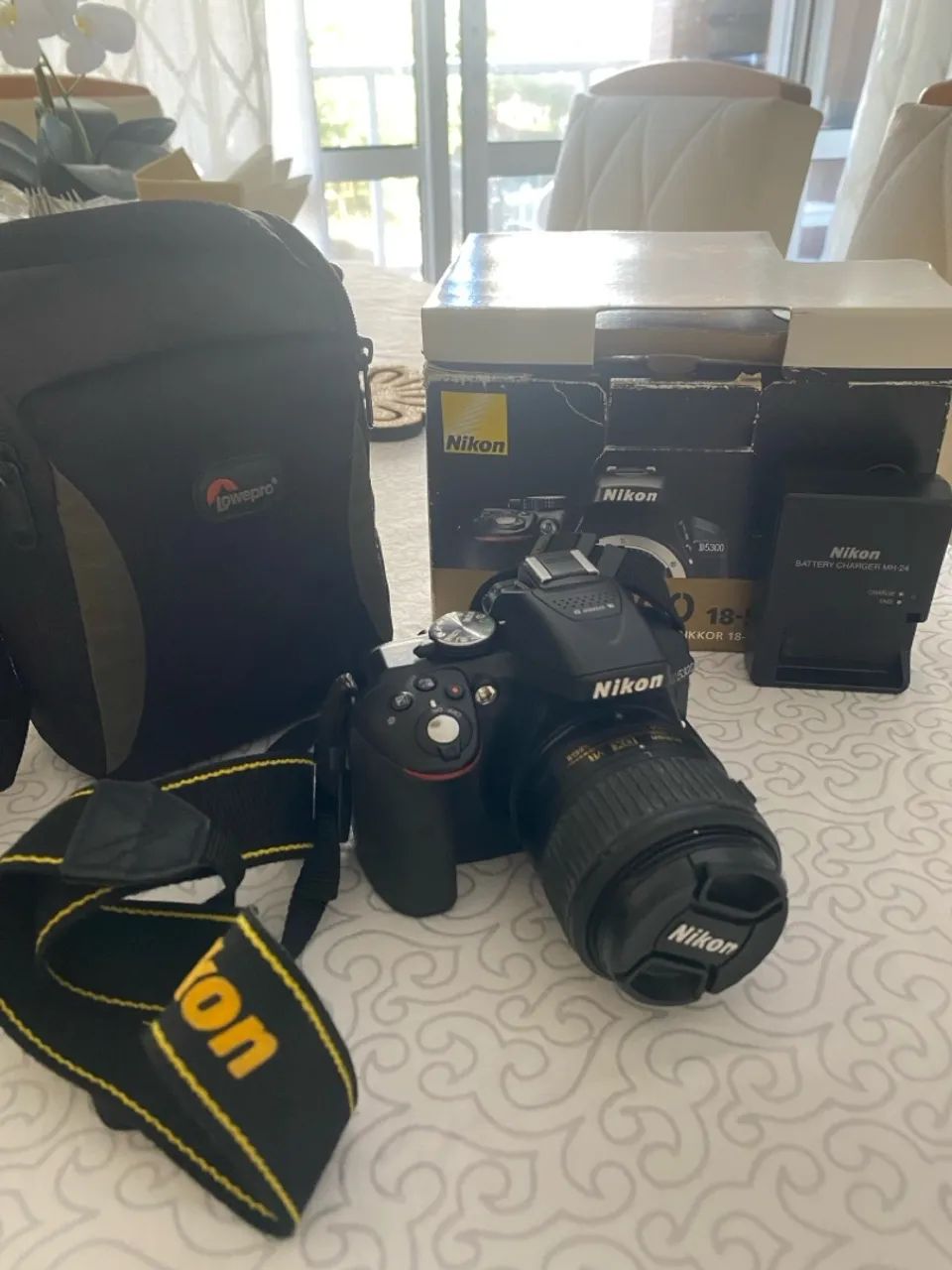 Câmera Nikon D5300 com Lente 18-55mm