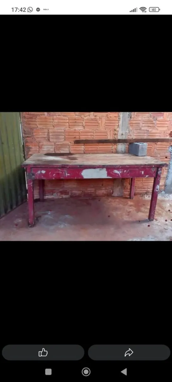 Mesa de madeira antiga